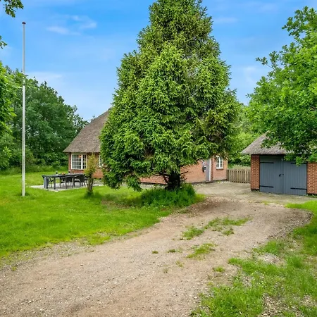 Thoren - 2km From The Sea By Interhome